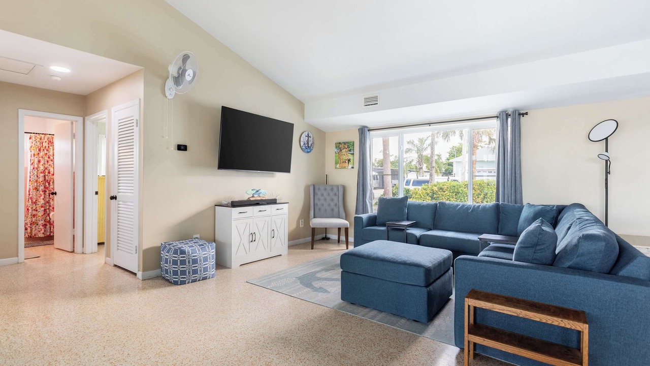 Photo of Livingroom in Apollo Beach