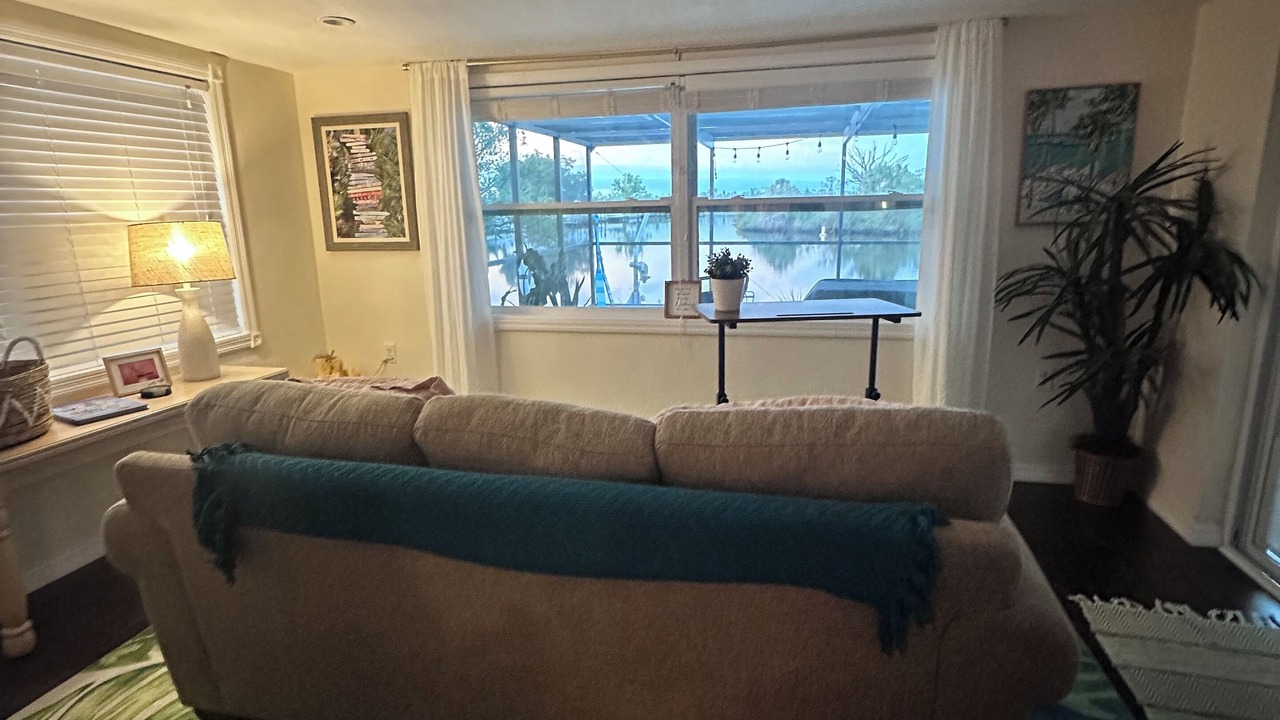 Photo of Livingroom in Forest Hills