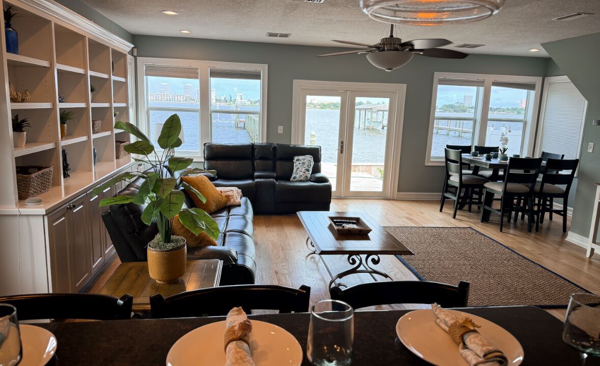 Photo of Livingroom in Elizabeth Mcbrides Raulersons