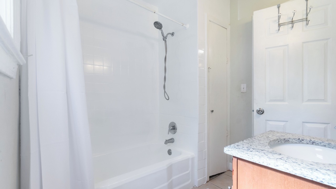 Photo of Bathroom in Lakeshore South