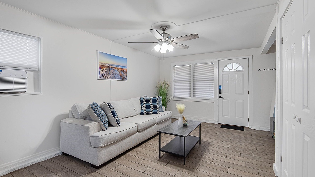 Photo of Livingroom in Kingston
