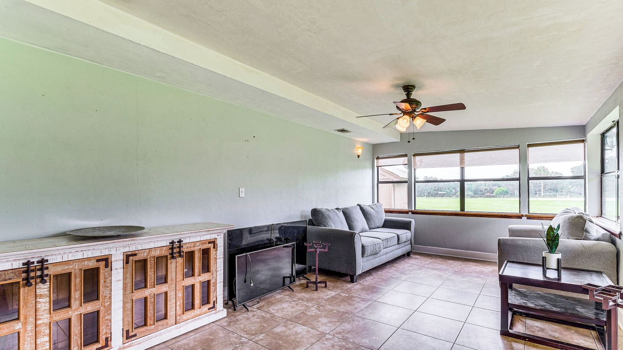 Photo of Livingroom in Micanopy