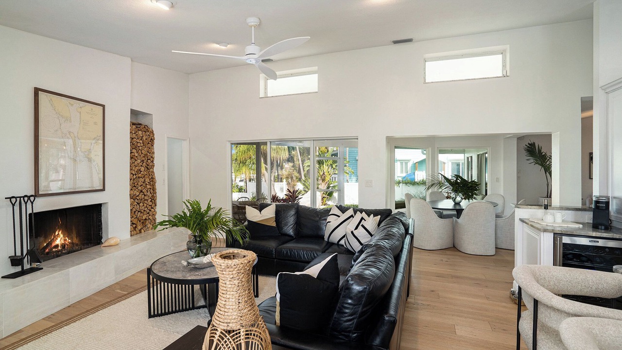 Photo of Livingroom in Capri Isle