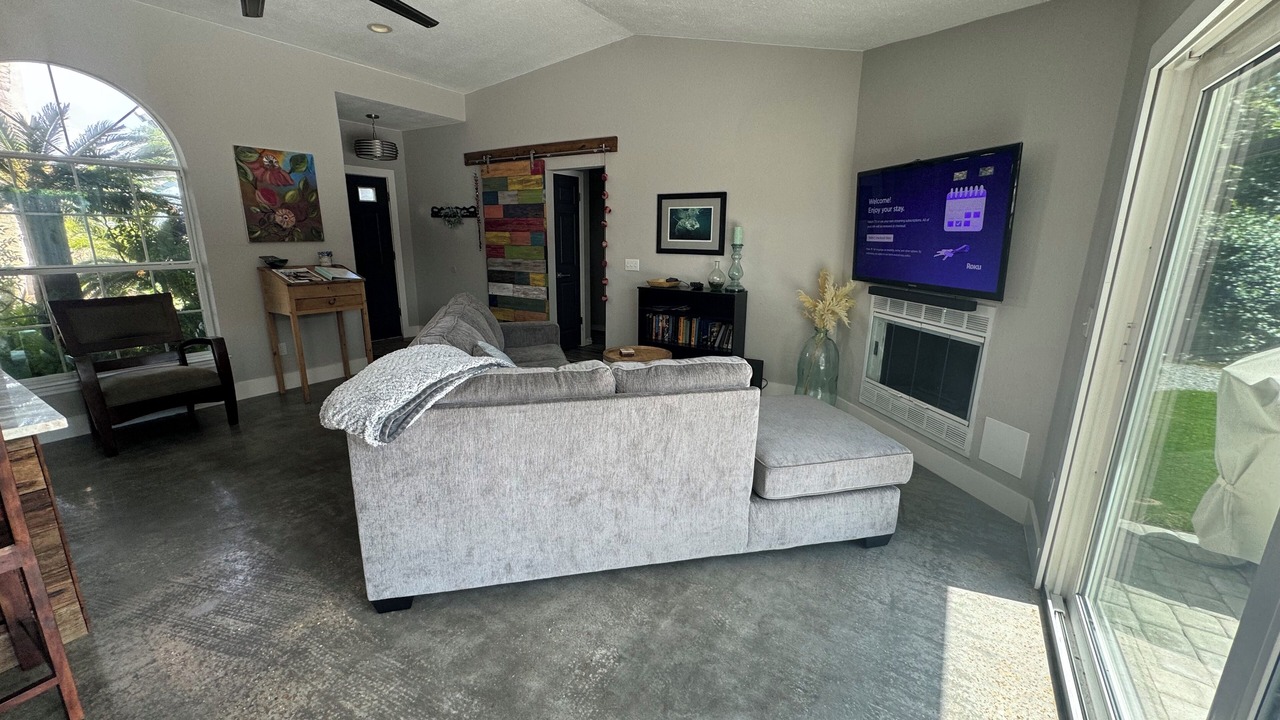 Photo of Livingroom in Thomas Drive