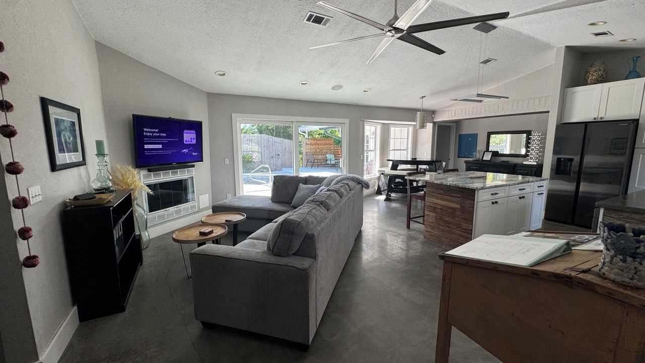Photo of Livingroom in Thomas Drive