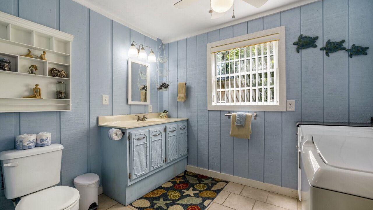 Photo of Bathroom in Cedar Key