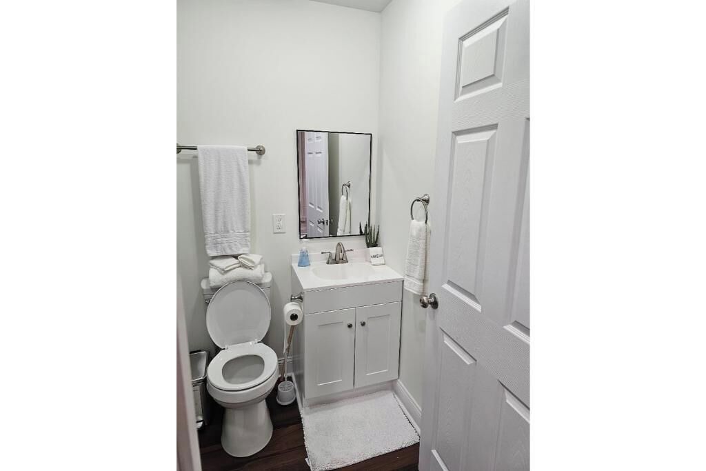 Photo of Bathroom in Colonel Elias Earle Historic District