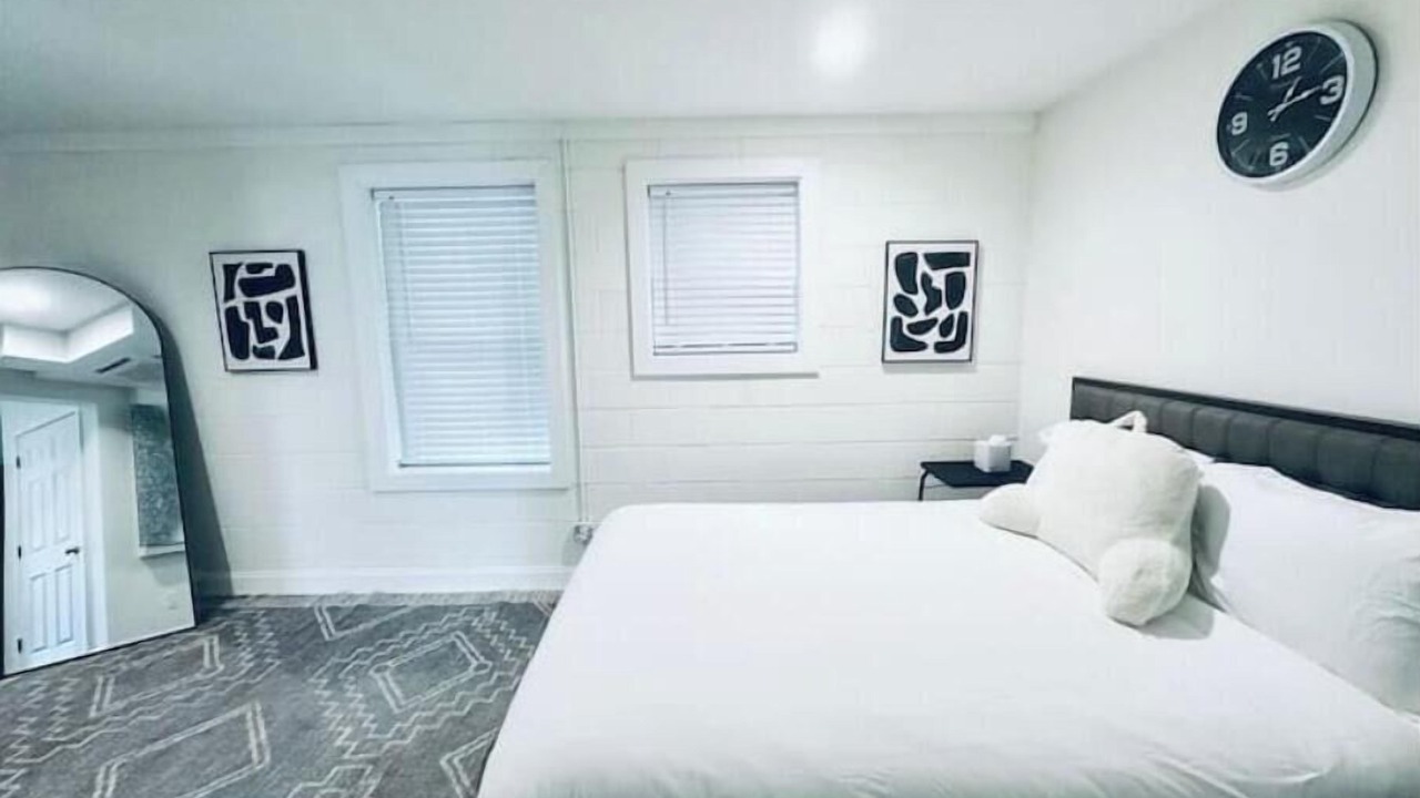 Photo of Bedroom in Colonel Elias Earle Historic District