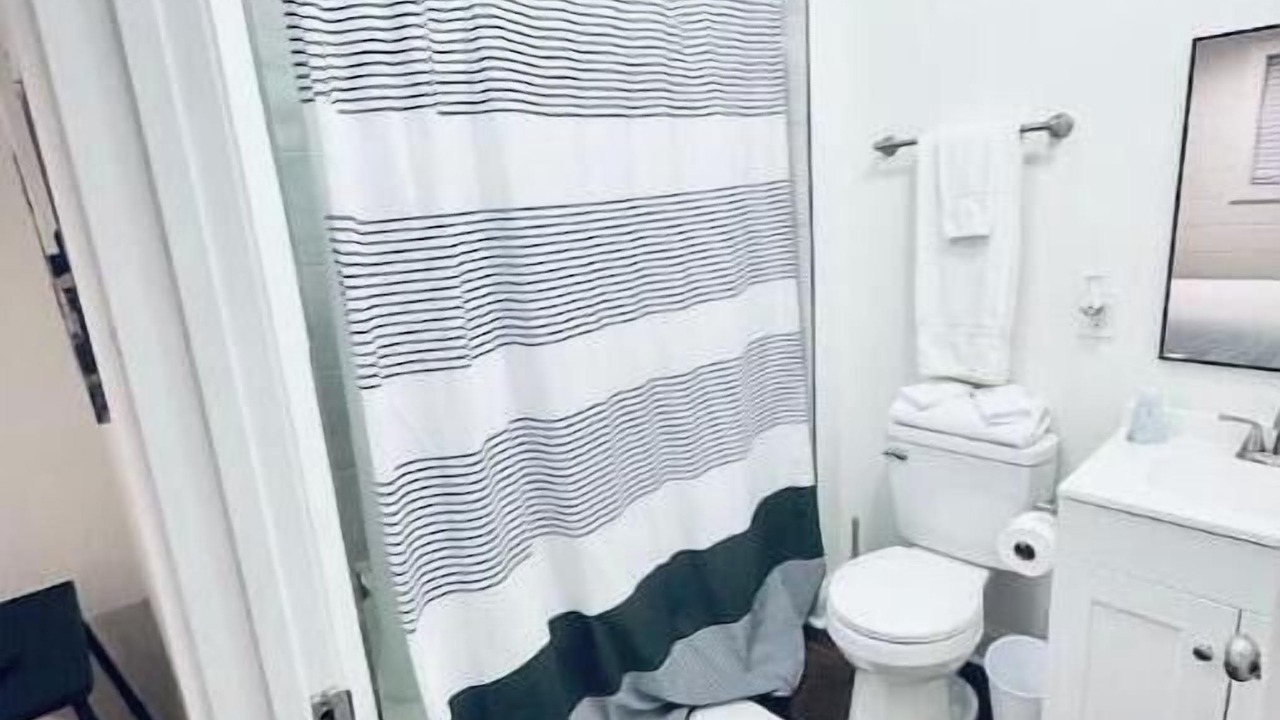 Photo of Bathroom in Colonel Elias Earle Historic District
