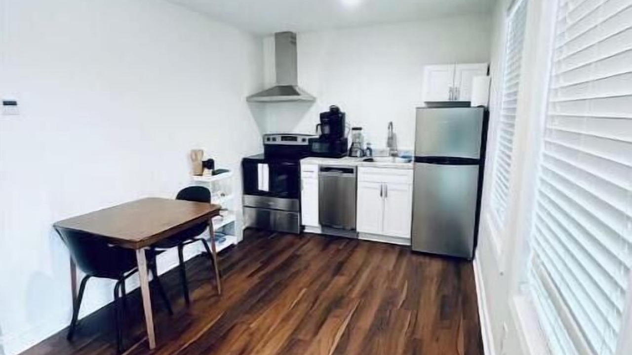 Photo of Kitchen in Colonel Elias Earle Historic District