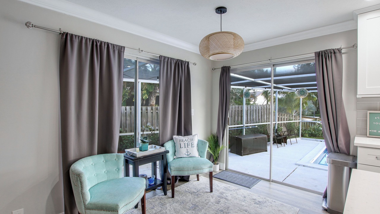 Photo of Livingroom in Waterway Manor