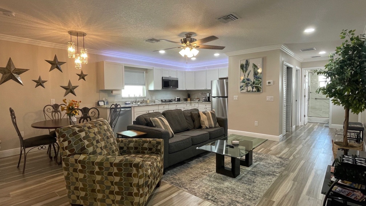 Photo of Livingroom in Carrollwood