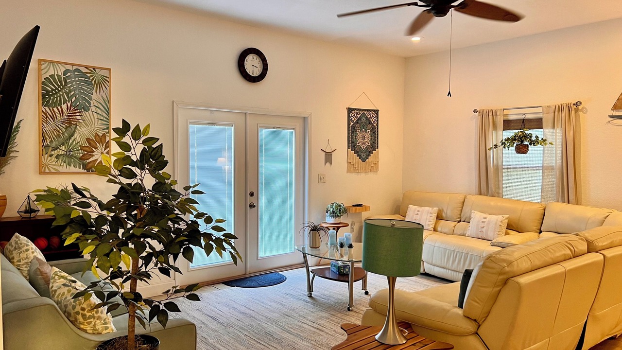 Photo of Livingroom in Edgewater