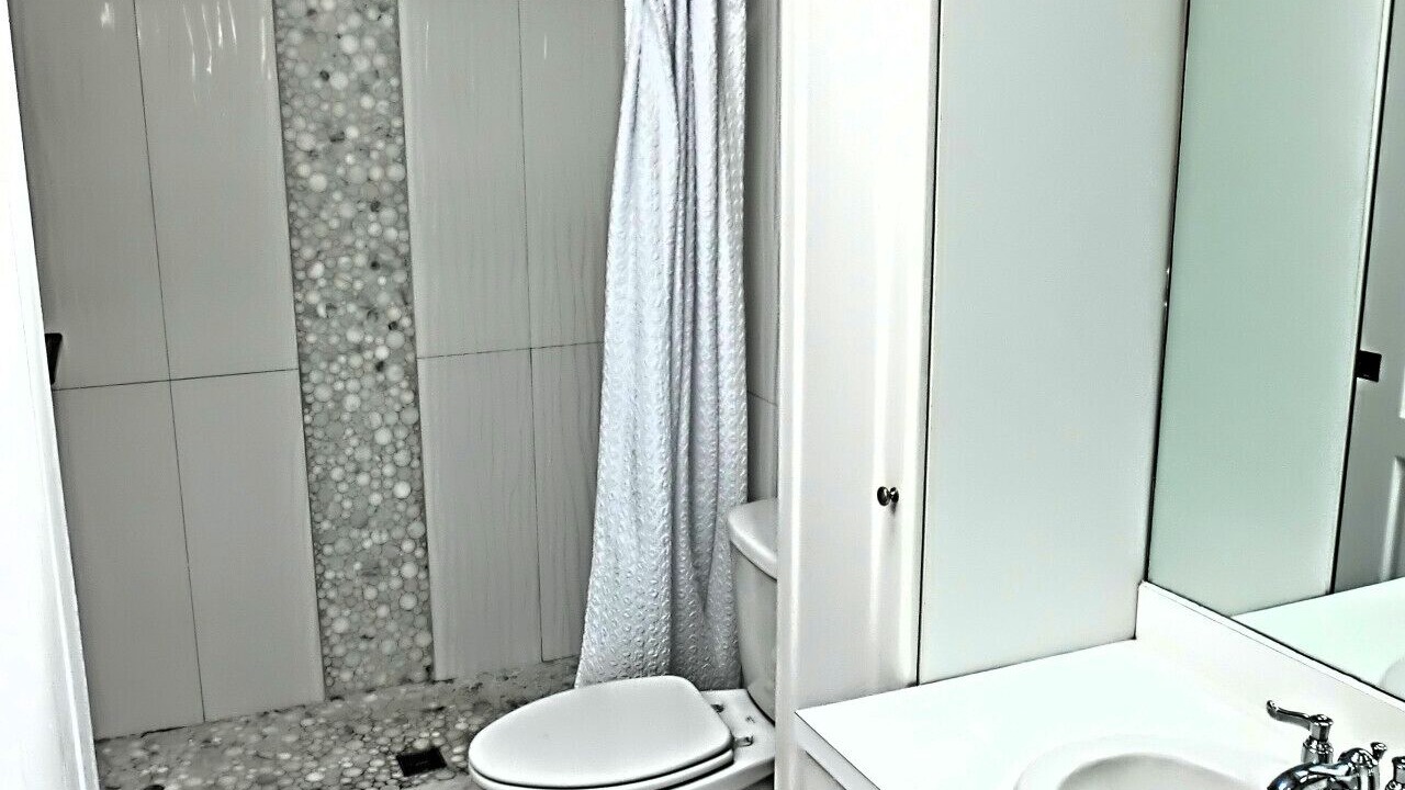 Photo of Bathroom in Weeki Wachee Gardens
