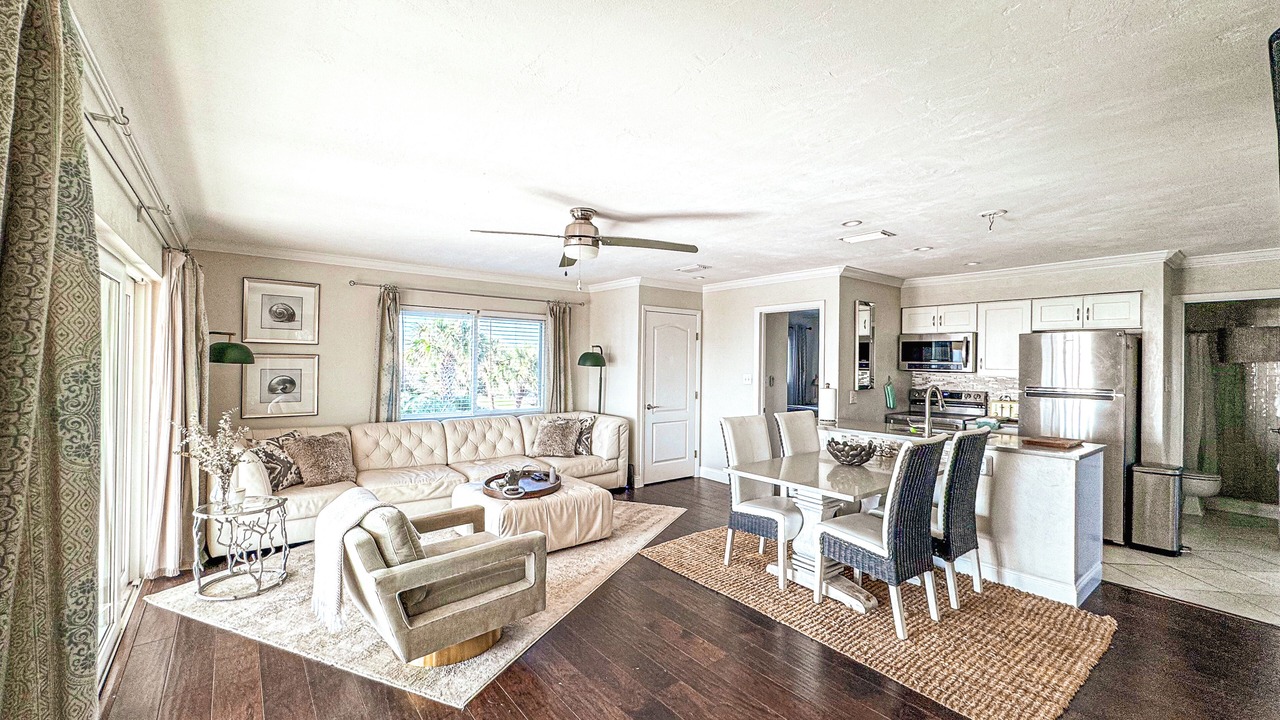 Photo of Livingroom in Colin Park