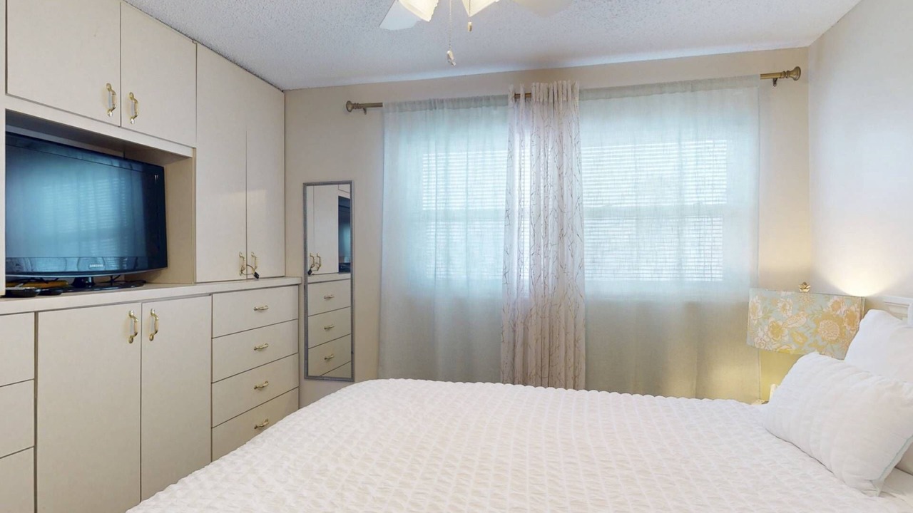 Photo of Bedroom in Sunset Beach