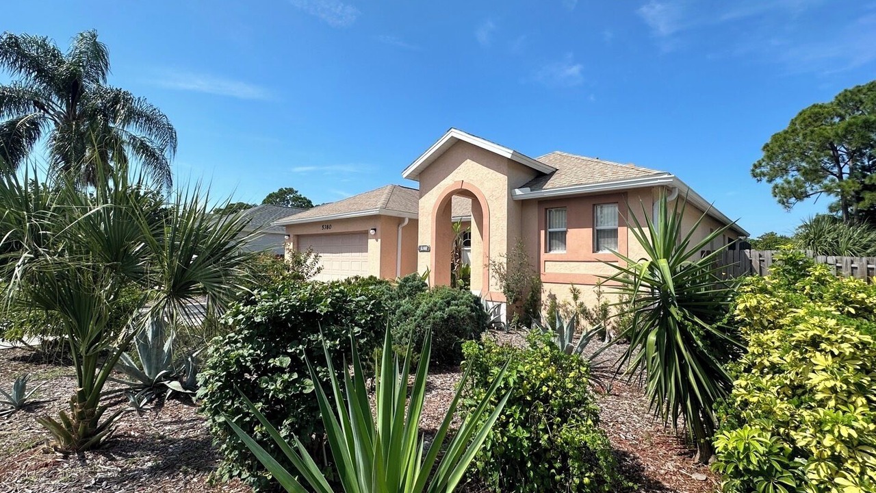 Photo of Outdoor in Gulf Gate Estates