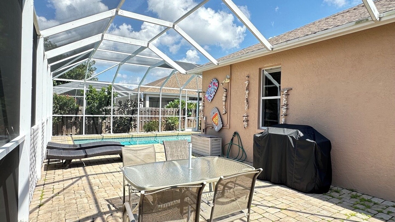 Photo of Outdoor in Gulf Gate Estates