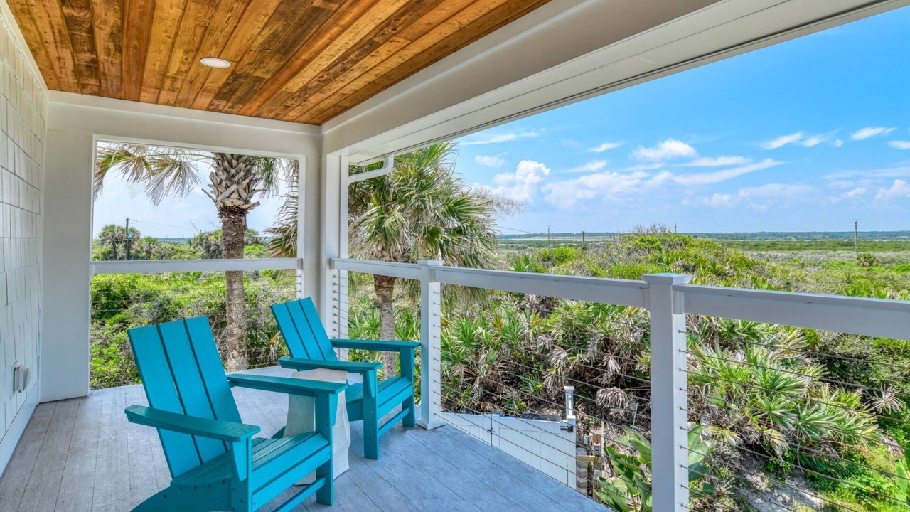 Photo of Patio Balcony in Crescent Beach