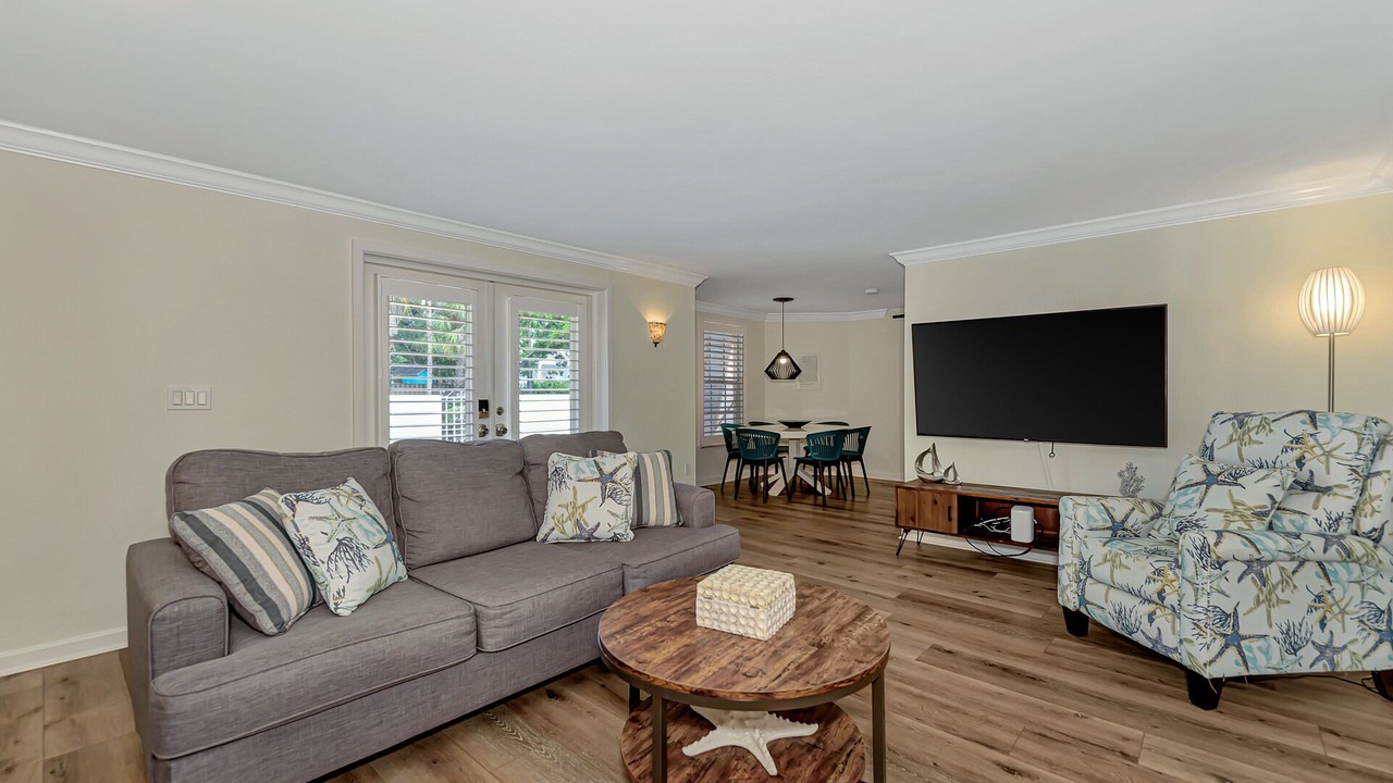 Photo of Livingroom in Bay Isle
