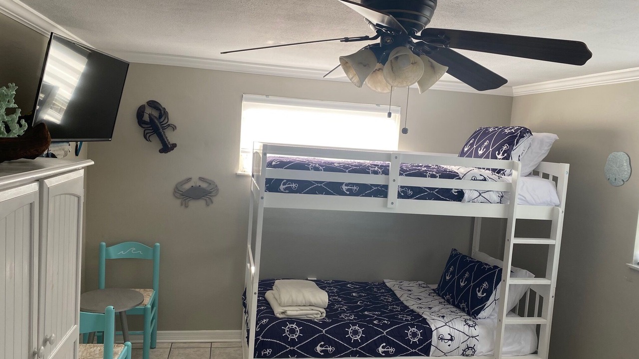 Photo of Bedroom in Colonial Hills