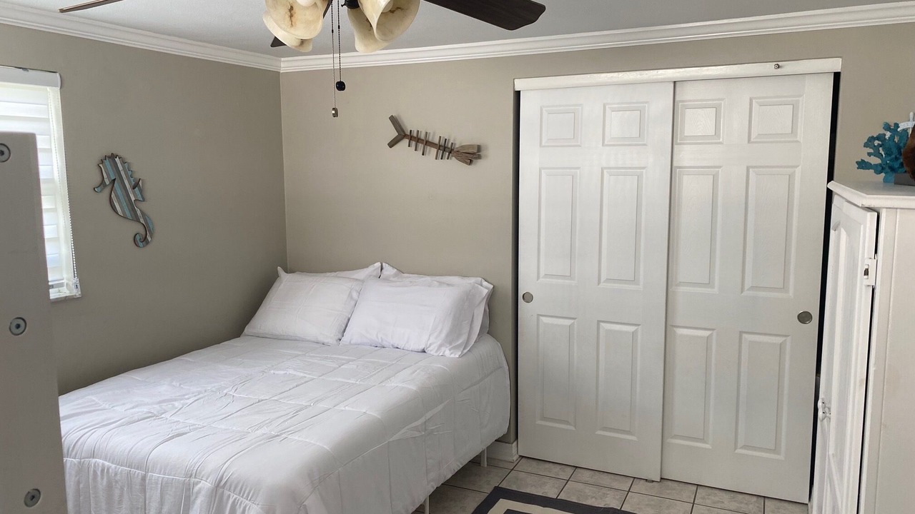 Photo of Bedroom in Colonial Hills