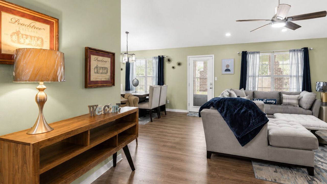 Photo of Livingroom in Milton