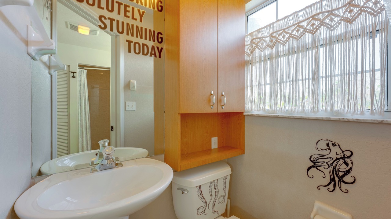 Photo of Bathroom in Weeki Wachee Gardens