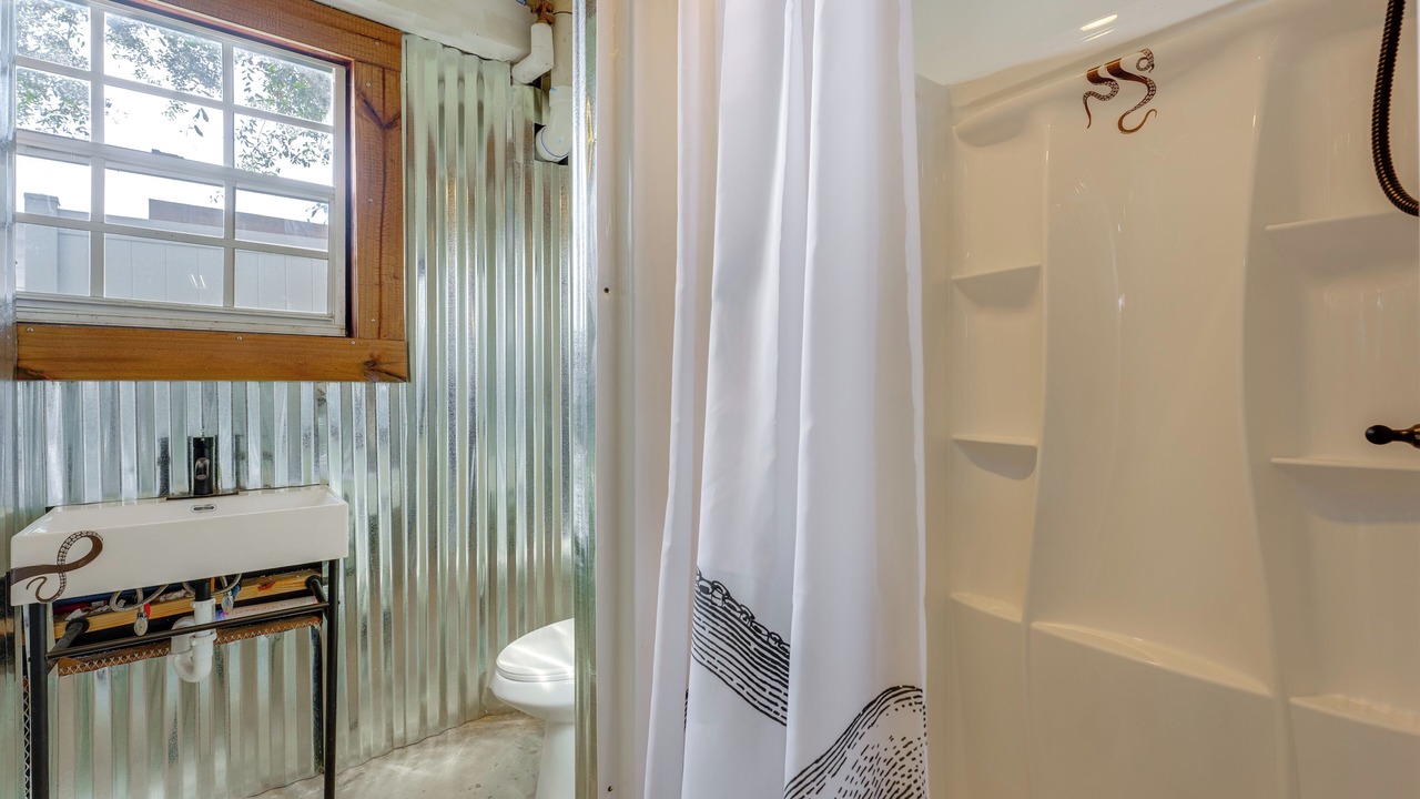 Photo of Bathroom in Weeki Wachee Gardens