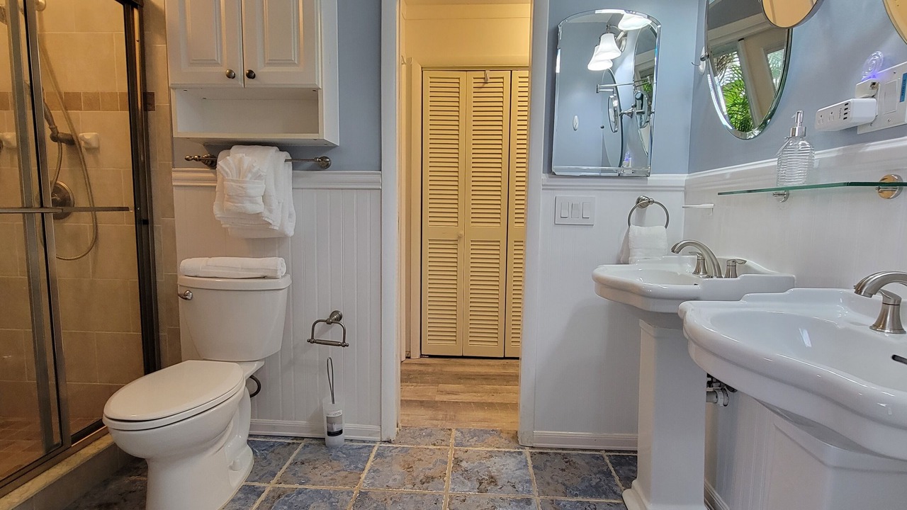Photo of Bathroom in Cocoa Isles
