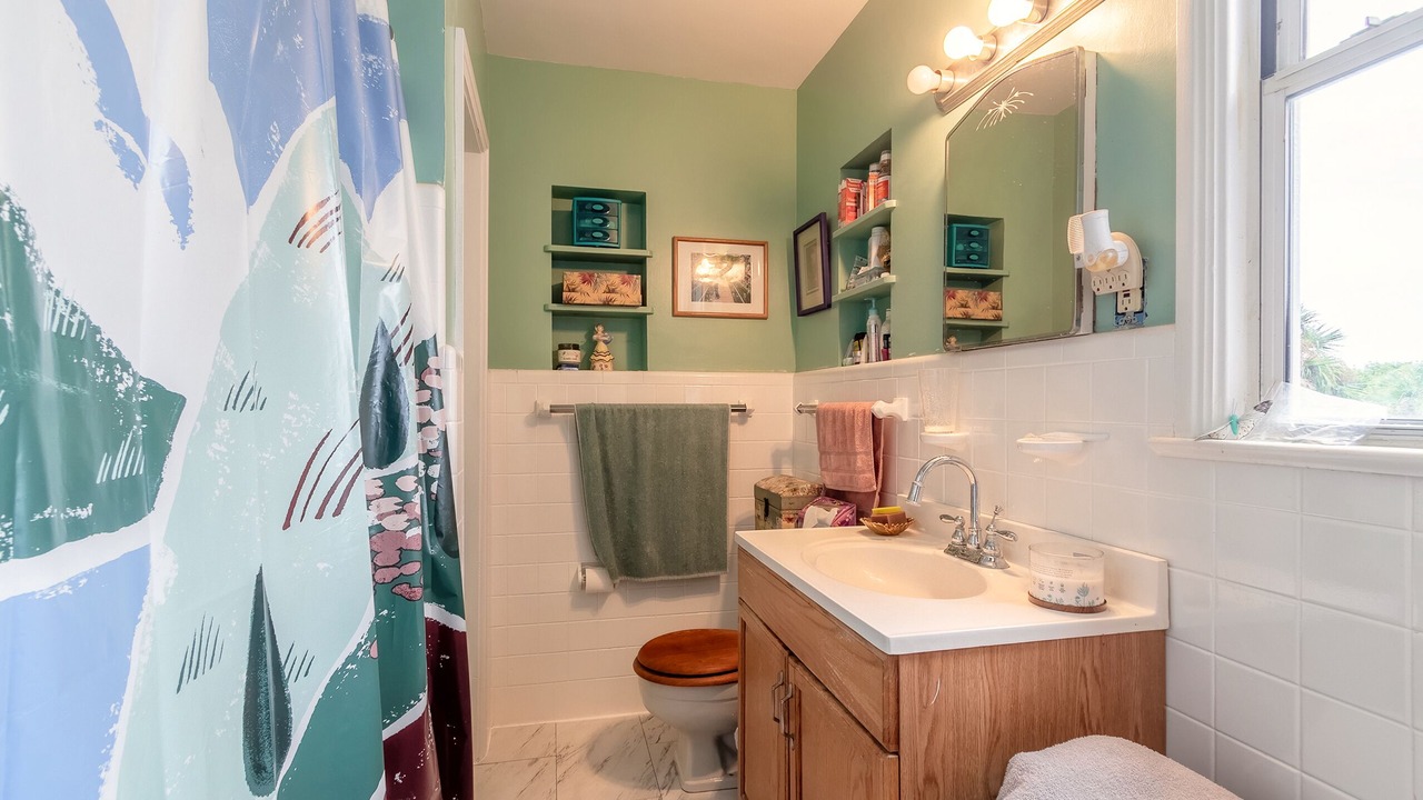 Photo of Bathroom in South Peninsula Historic District