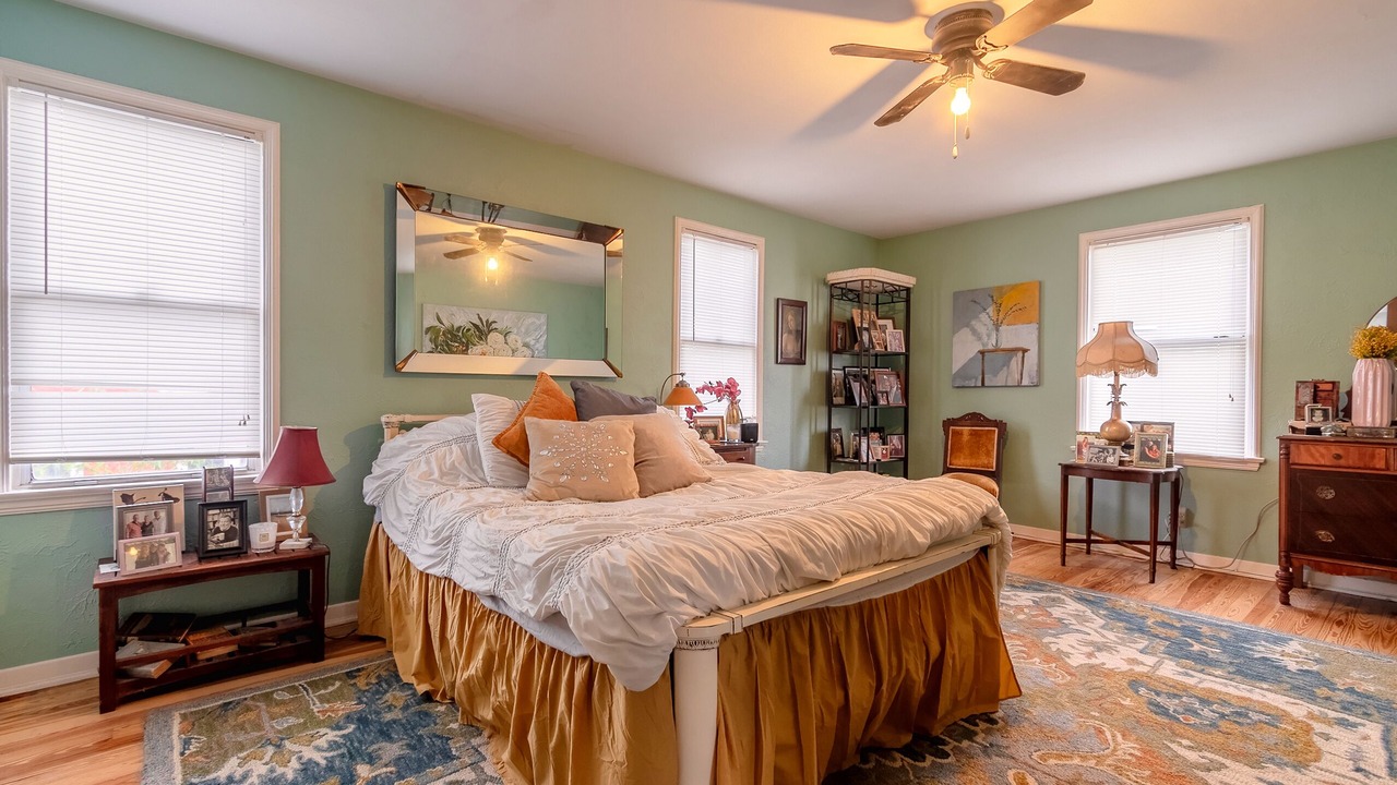 Photo of Bedroom in South Peninsula Historic District