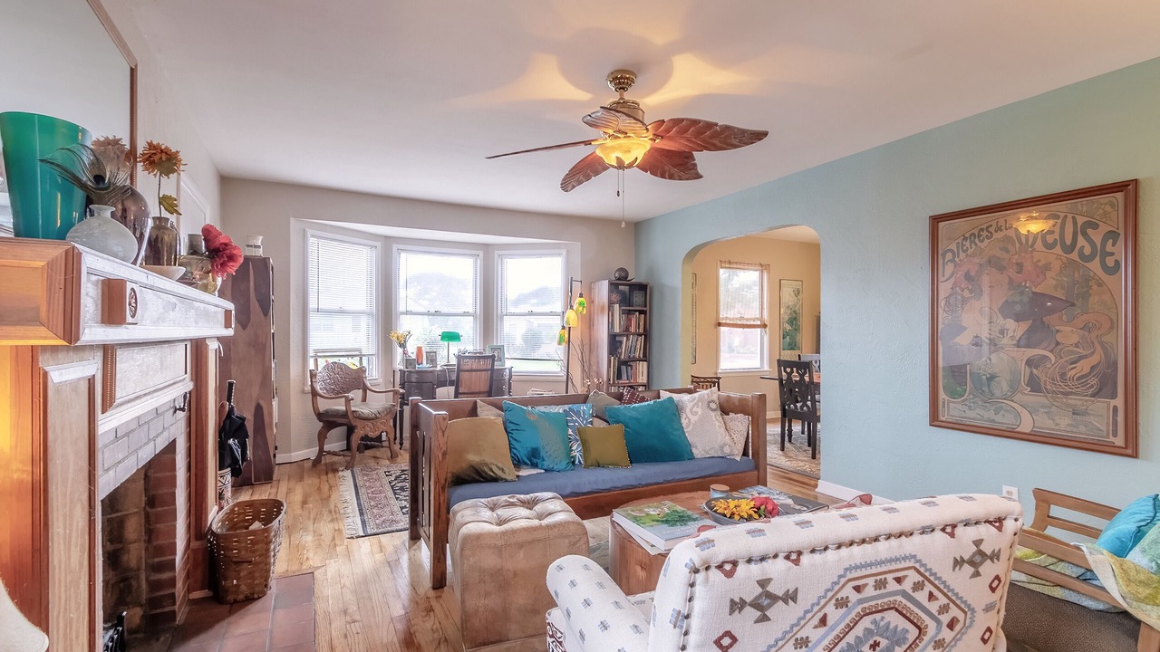 Photo of Livingroom in South Peninsula Historic District