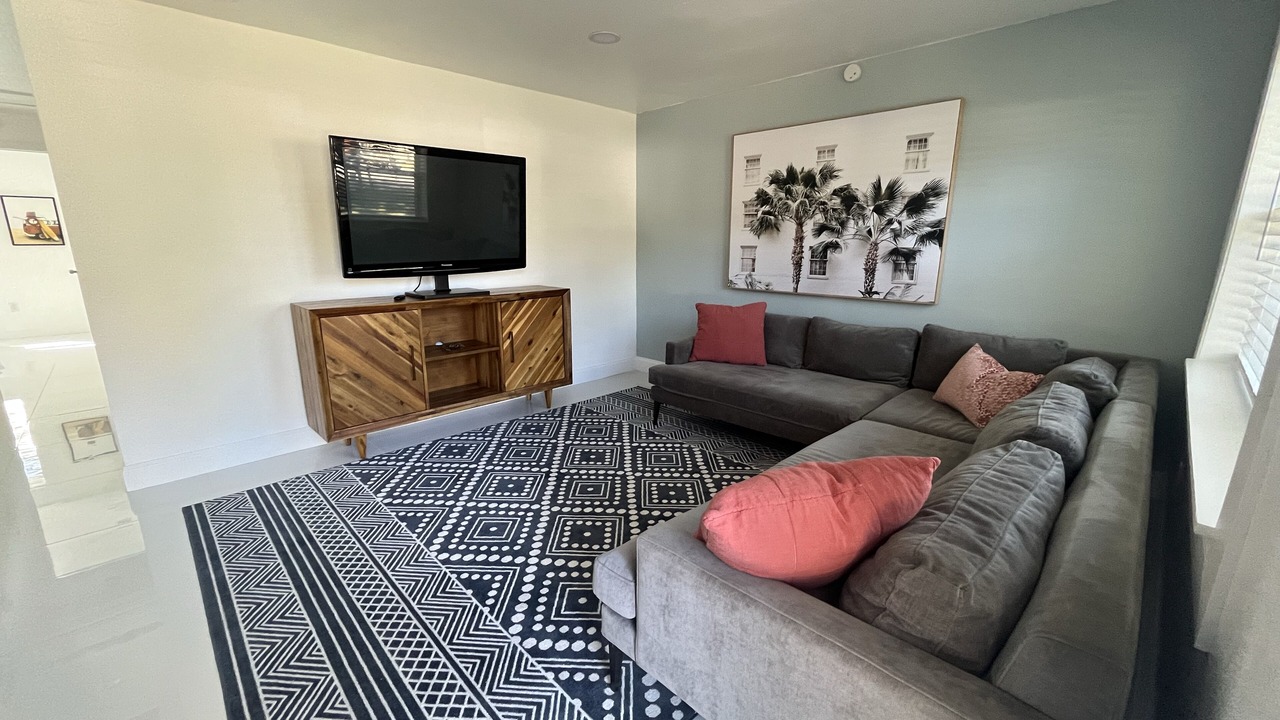 Photo of Livingroom in Edgewater