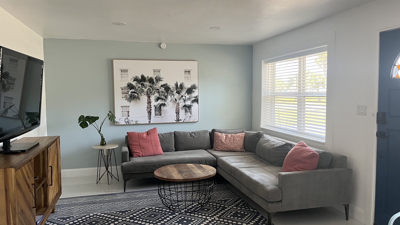 Photo of Livingroom in Edgewater
