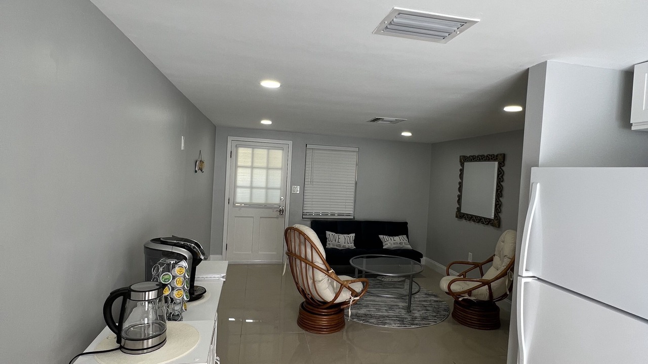 Photo of Livingroom in Embassy Hills