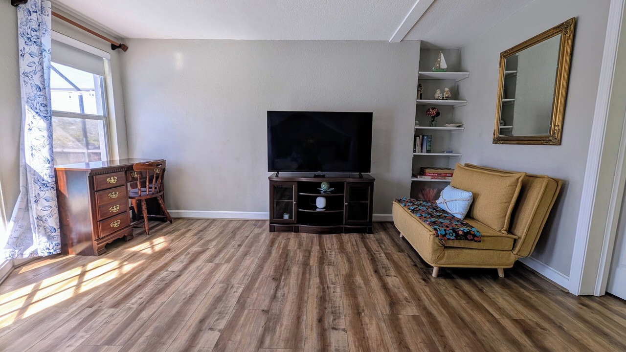 Photo of Livingroom in Forest Hills
