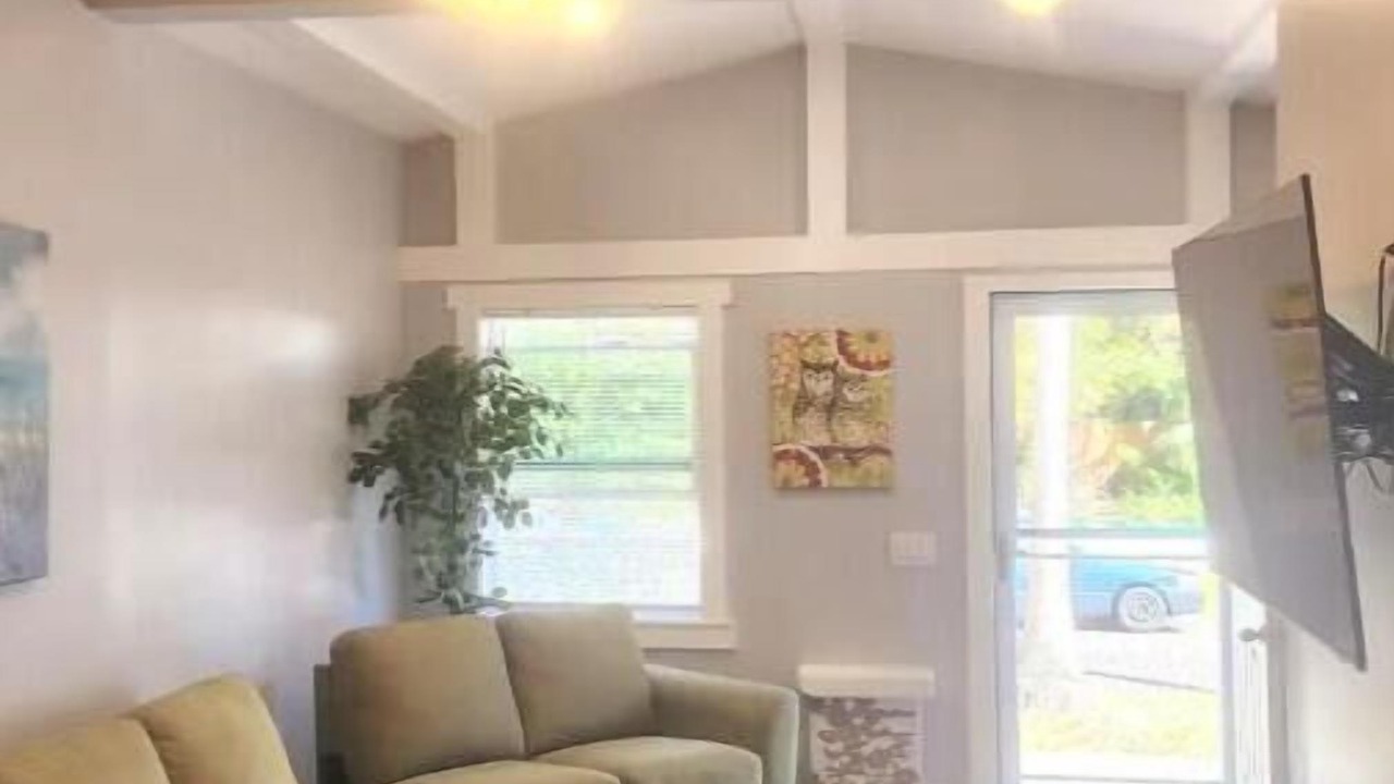 Photo of Livingroom in Historic Uptown