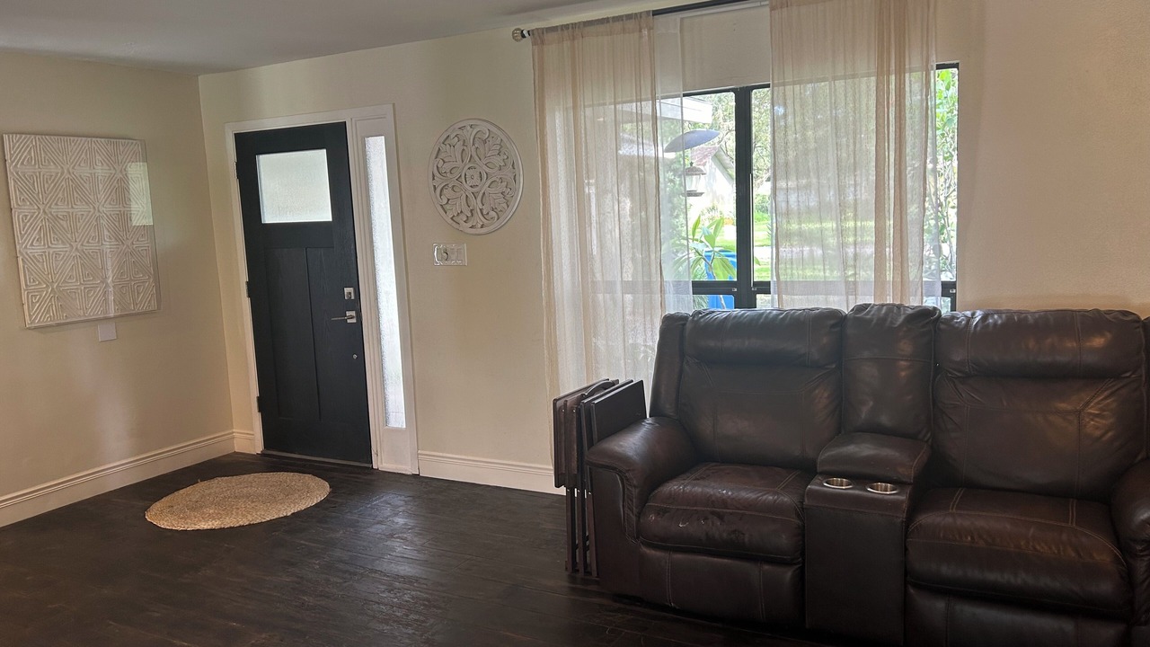 Photo of Livingroom in Seffner Community Alliance