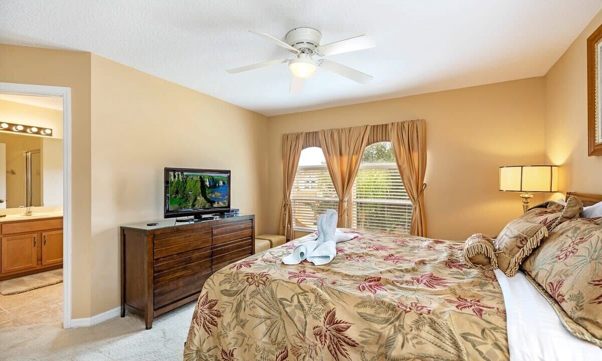 Photo of Bedroom in Watersong