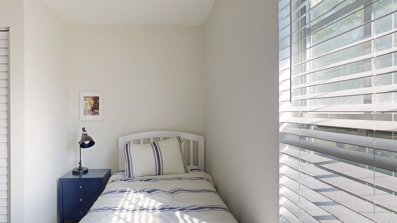Photo of Bedroom in Capri Isle