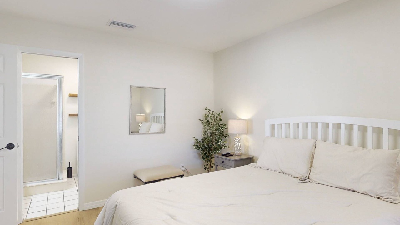 Photo of Bedroom in Capri Isle