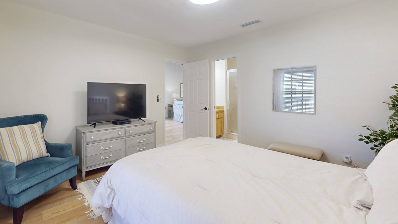 Photo of Bedroom in Capri Isle