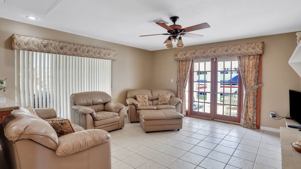 Photo of Livingroom in Harbor Hills