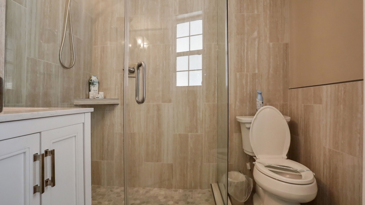 Photo of Bathroom in Harbor Hills