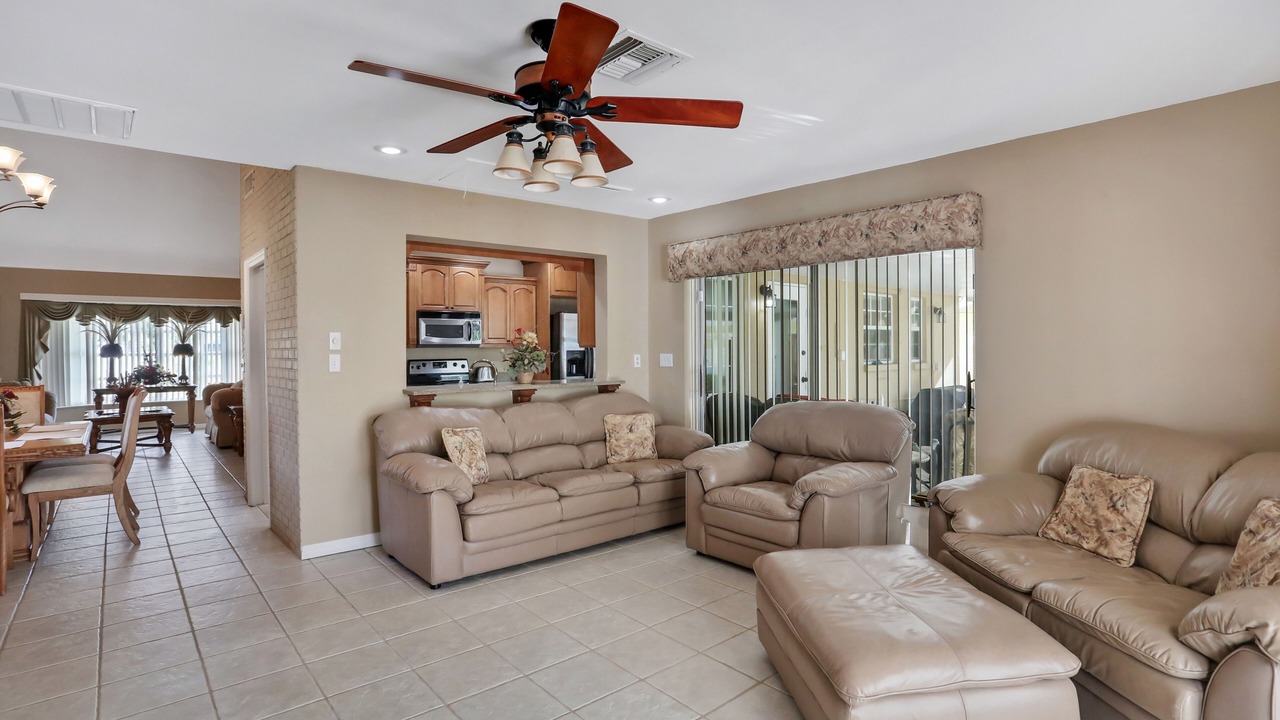 Photo of Livingroom in Harbor Hills
