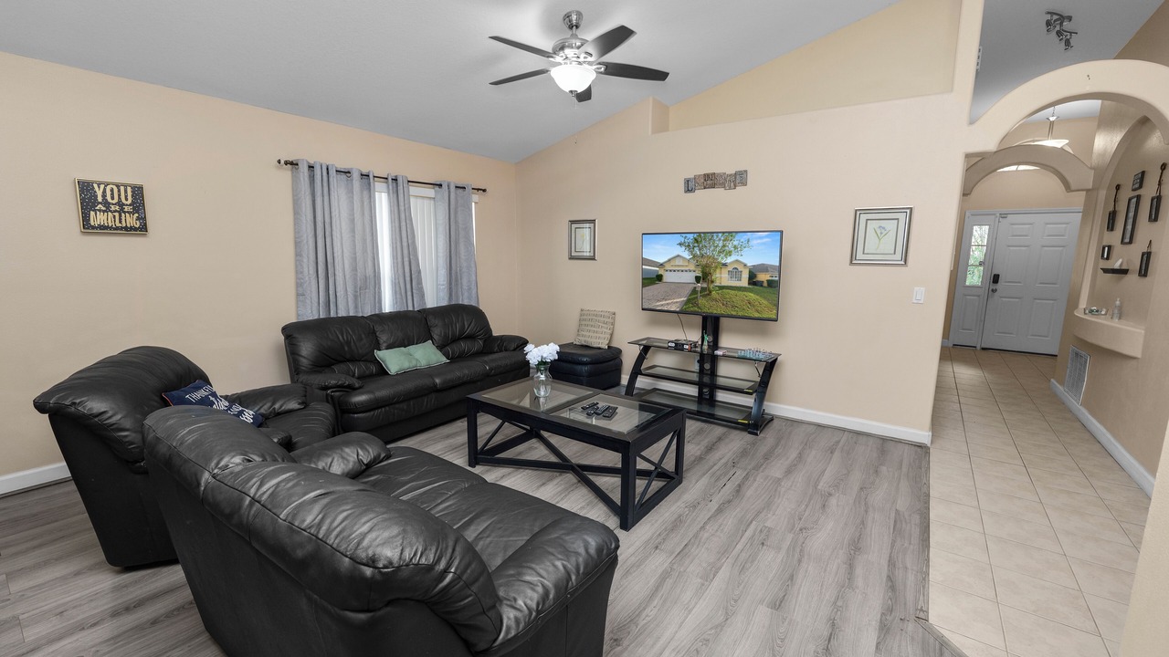 Photo of Livingroom in Tuscan Ridge