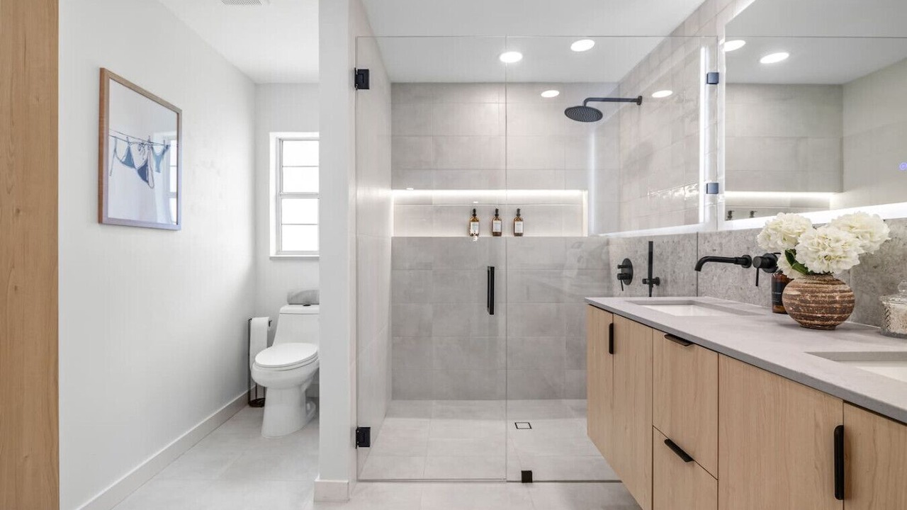Photo of Bathroom in Largo