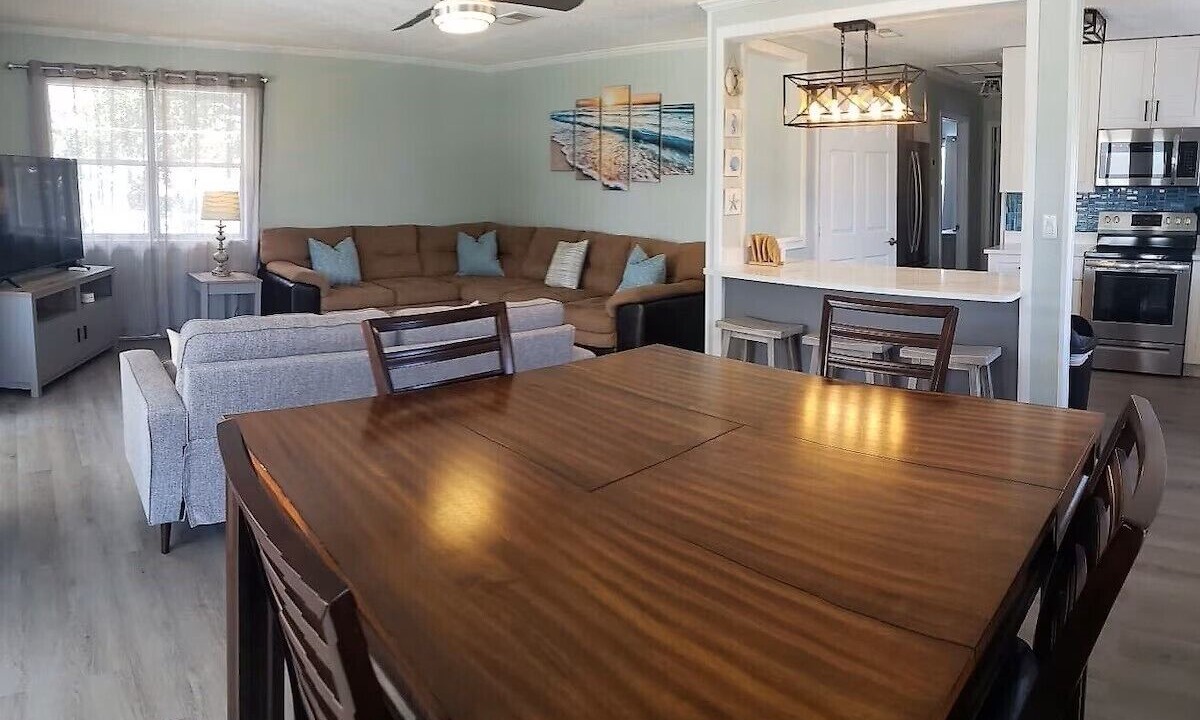 Photo of Livingroom in Butler Beach