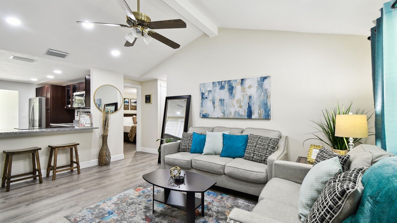 Photo of Livingroom in Bearss Plaza